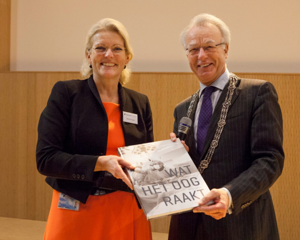 HagaZiekenhuis_Uitreiking fotoboek Van Aartsen.jpg